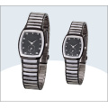 Montres-bracelet bon marché de couple d&#39;acier inoxydable de mode de nouvelle usine d&#39;OEM pour des couples